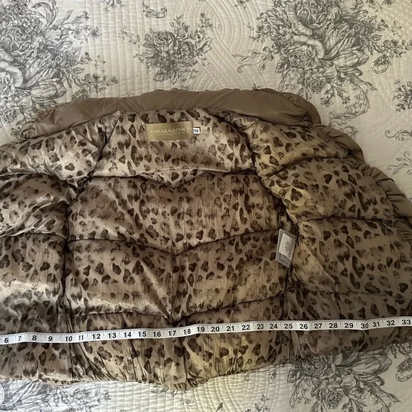 Ermanno Scervino cropped padded beige/camel vest, animal print lining. - Picture 9 of 13